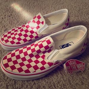 Low cut checkered vans